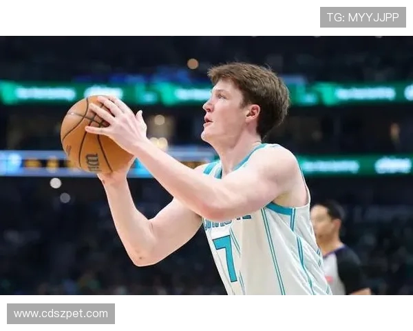 克尼佩尔凭借卓越球智与精准投篮在竞争激烈的篮球场上脱颖而出